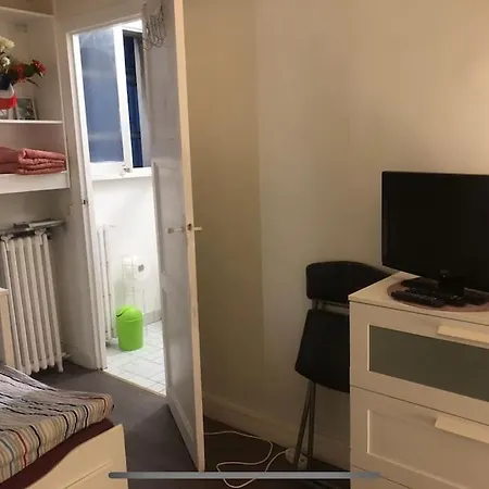 Sympa,proche De La Gare Apartment *